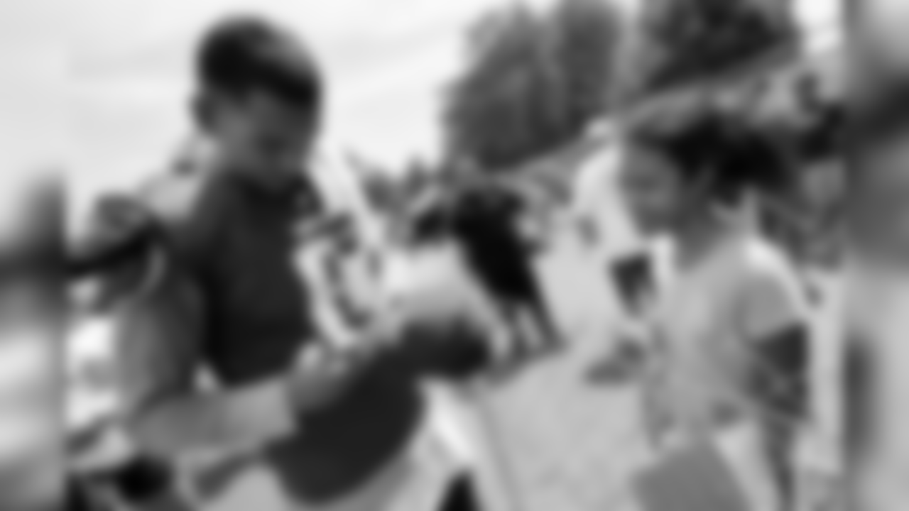 Tennessee Titans quarterback Marcus Mariota signs autographs following NFL football training camp Monday, July 31, 2017, in Nashville, Tenn. (AP Photo/Mark Zaleski)