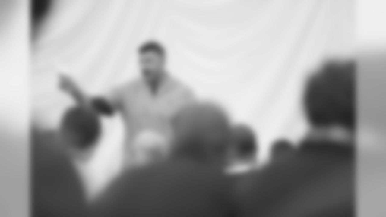 NASHVILLE, TN - JUNE 04, 2019 - head coach Mike Vrabel of Tennessee Titans speaks Coaching Clinic event in Nashville, TN. Photo By Donald Page/Tennessee Titans