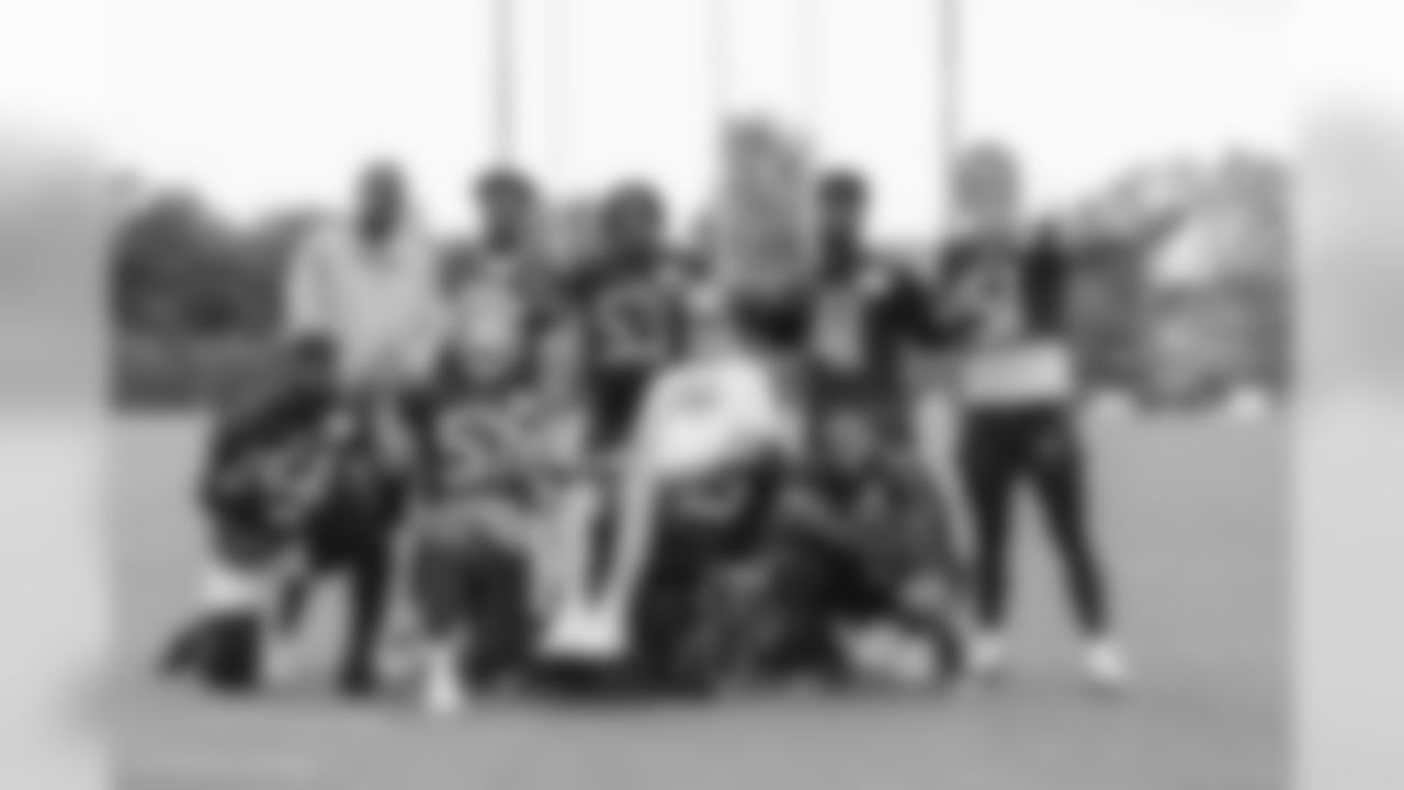 NASHVILLE, TN - JUNE 12, 2019 - Linebackers group photo with Tim Shaw during OTA practice in Nashville, TN. Photo By Donald Page/Tennessee Titans