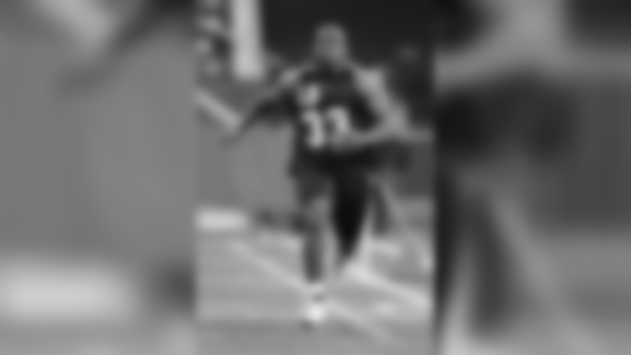 LB Stephen Tulloch