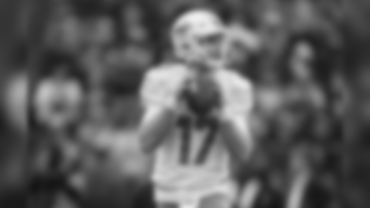 Miami Dolphin quarterback Ryan Tannehill (17) looks to pass during the game against the Baltimore Ravens, Sunday December 4, 2016, Baltimore. The Ravens defeated the Dolphins 38-6. (Al Tielemans via AP Images)