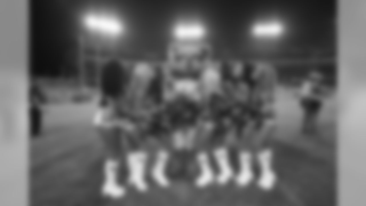 titans2018bucscheer244487