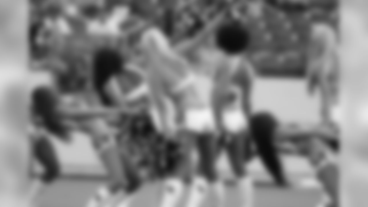 cheerleaders-180814-scrimmage241528
