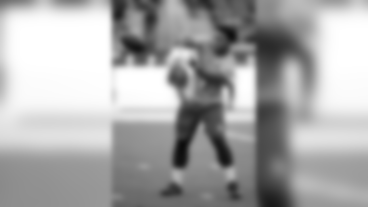 Minnesota Vikings rookie tight end MyCole Pruitt (83) catches a pregame pass while warming up before the 2015 NFL week 1 regular season football game against the San Francisco 49ers on Monday, Sept. 14, 2015 in Santa Clara, Calif. The 49ers won the game 20-3. (Paul Spinelli via AP)