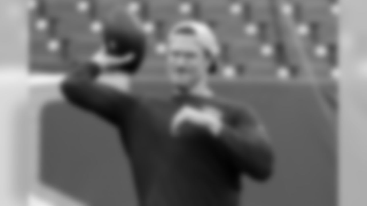 Tennessee Titans quarterback Blaine Gabbert warms up before an NFL football game against the Baltimore Ravens Sunday, Oct. 14, 2018, in Nashville, Tenn. (AP Photo/James Kenney)