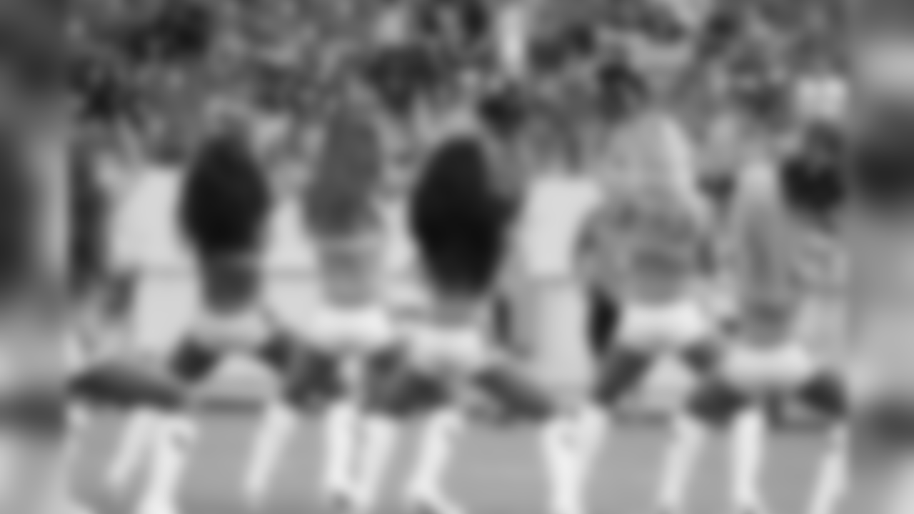 cheerleaders-180814-scrimmage241526