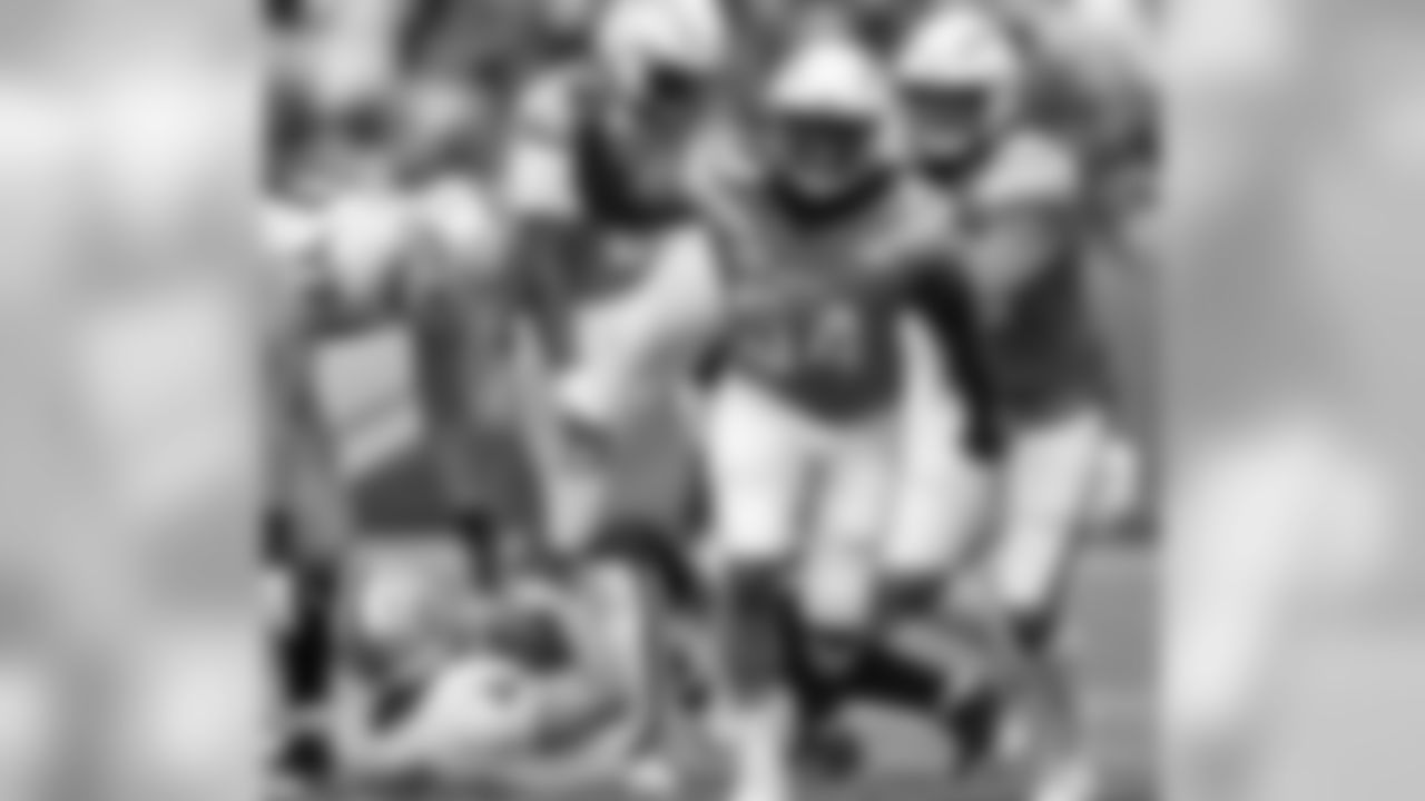 Melvin Ingram celebrates his sack during the Week 5 matchup against the Oakland Raiders at ROKiT Field at StubHub Center.
