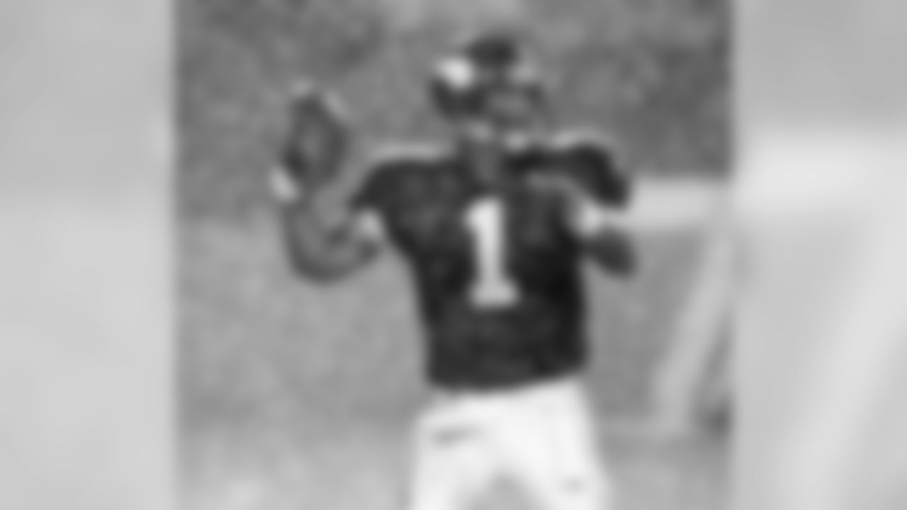 After a long stint with the Houston Oilers, Hall of Fame QB Warren Moon joined the Vikings in 1994. Spending three seasons in Minnesota, Moon was selected to the Pro Bowl in 1994 and 1995.