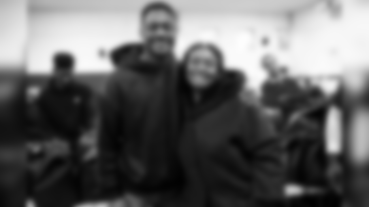 2018_1120_CR_DiggsTurkeyGiveaway_0031