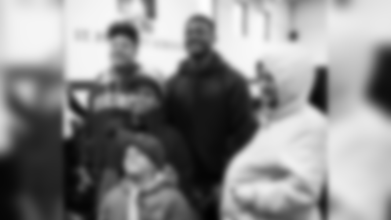 2018_1120_CR_DiggsTurkeyGiveaway_0034