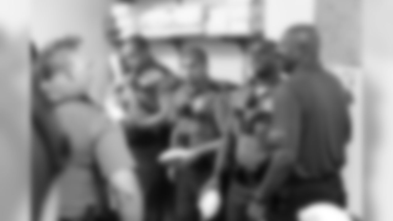 2018_0911_CR_PoliceStationVisit_0008