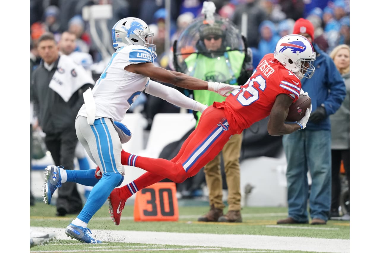 Buffalo Bills wide receiver Robert Foster (16) completes the catch before being pushed out of bounds.    Buffalo Bills vs Detroit Lions at New Era Field on December 16, 2018.     Photo by Craig Melvin