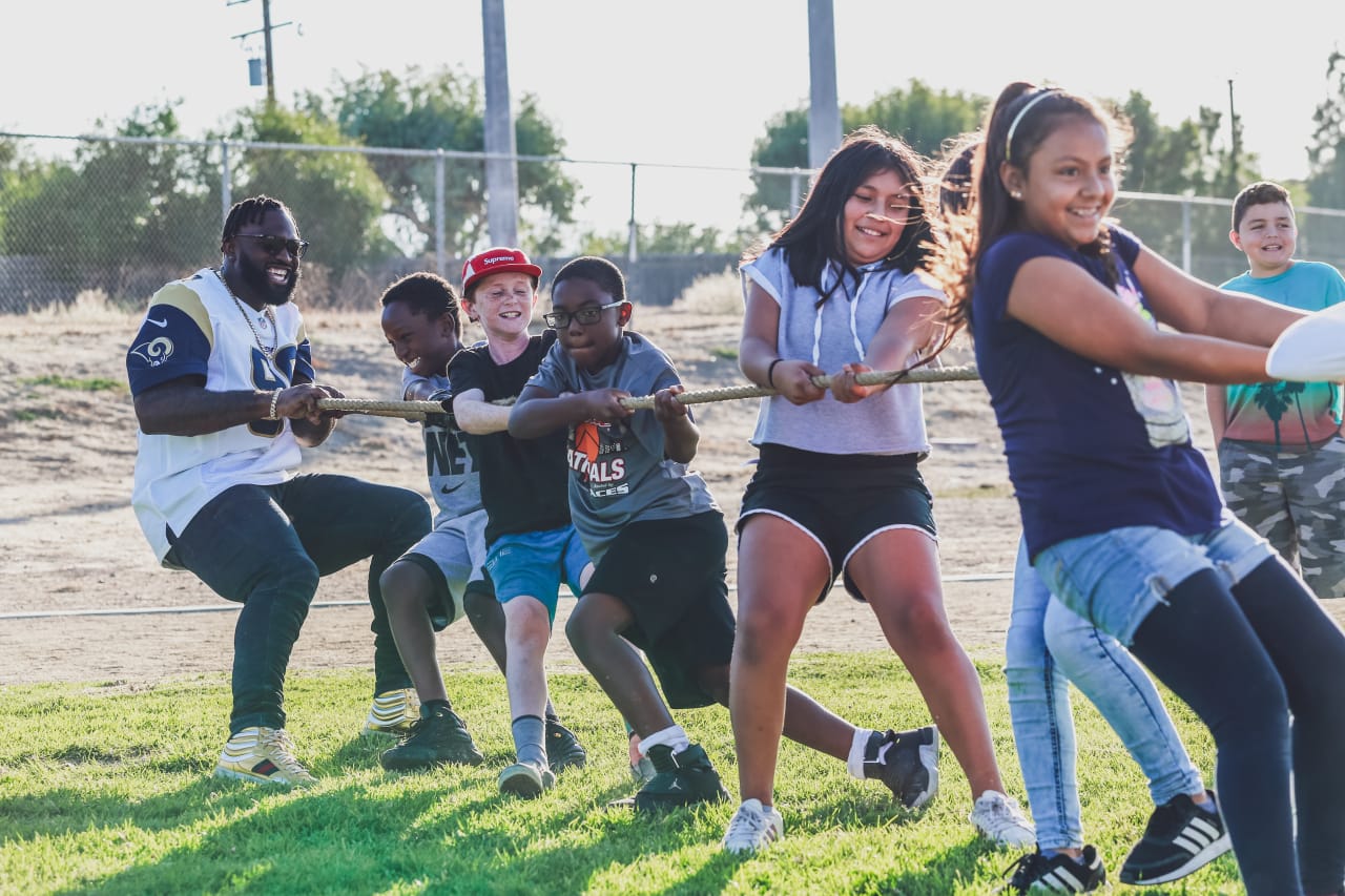 Defensive lineman (90) Michael Brockers of the Los Angeles Rams visits the Boys & Girls Club of Greater Conejo Valley for a Q & A with local youth on fitness and challenges. Tuesday, October 30, 2018 in Thousand Oaks, CA. (Will Navarro/Rams)