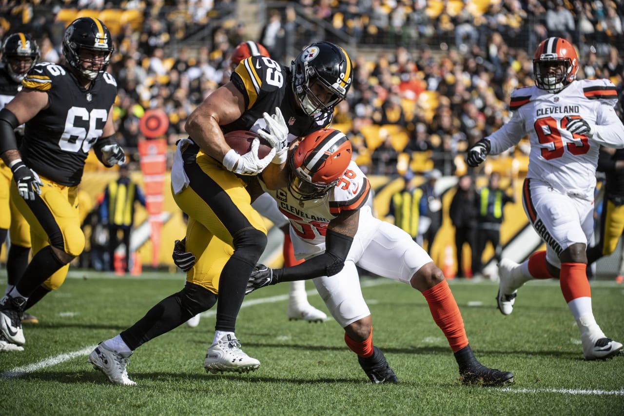 A 2018 Regular Season game between the Pittsburgh Steelers and the Cleveland Browns on October 28, 2018.