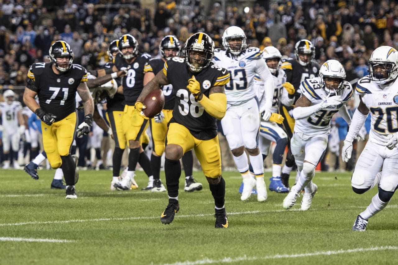 A 2018 Regular Season game between the Pittsburgh Steelers and the Los Angeles Chargers on December 2, 2018.