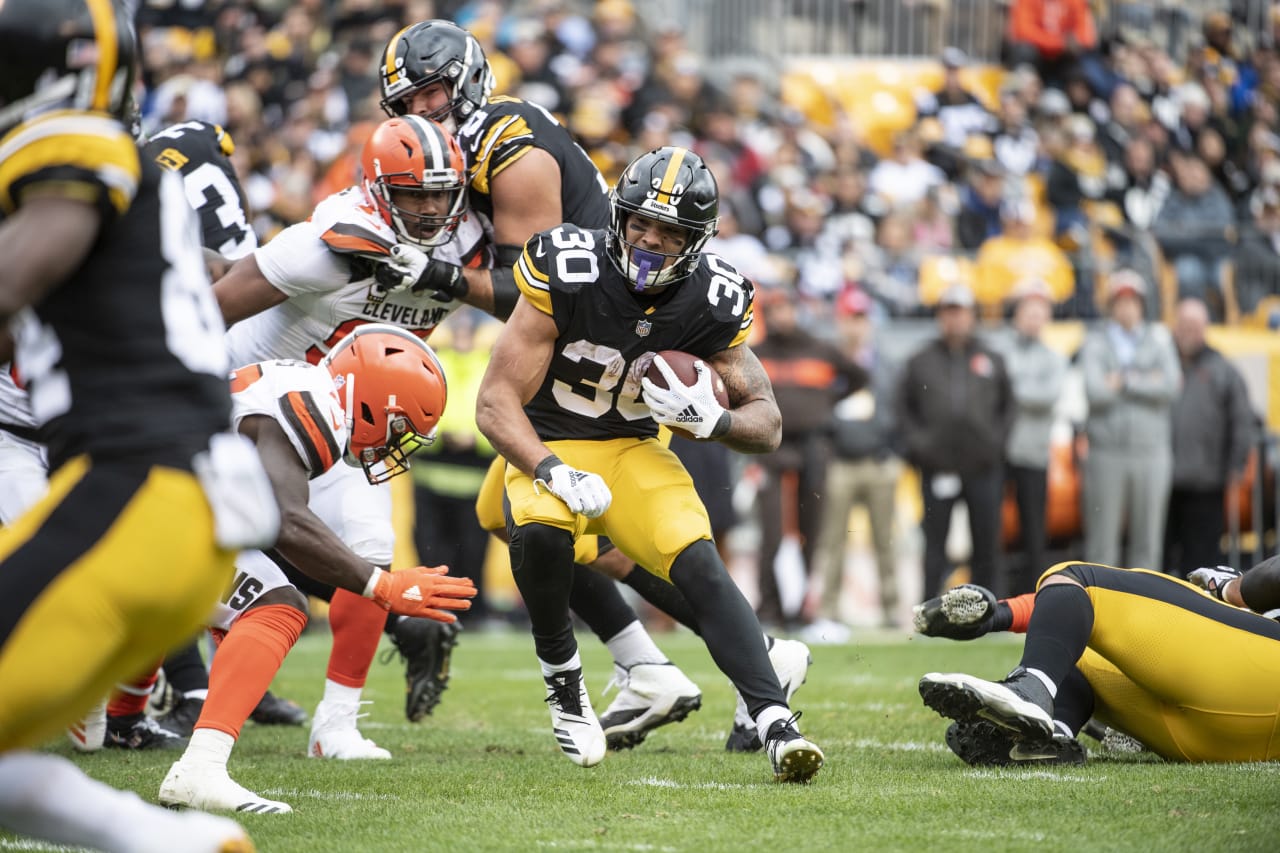 A 2018 Regular Season game between the Pittsburgh Steelers and the Cleveland Browns on October 28, 2018.