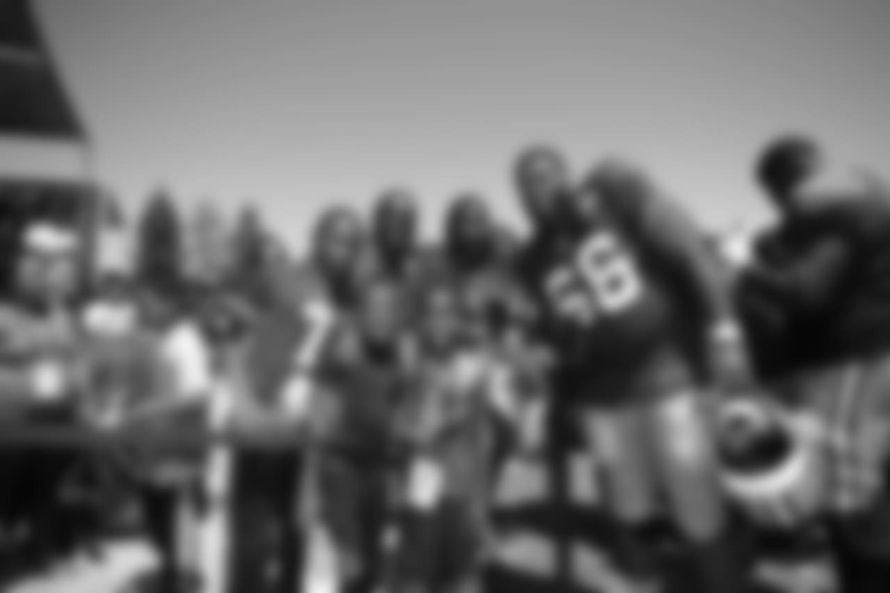OL Najee Toran
Day 9: Help A Mother Out, House of Grace, Heritage House, Next Door Solutions, WANDA and Oakland Elizabeth House Hosted by Offensive Line