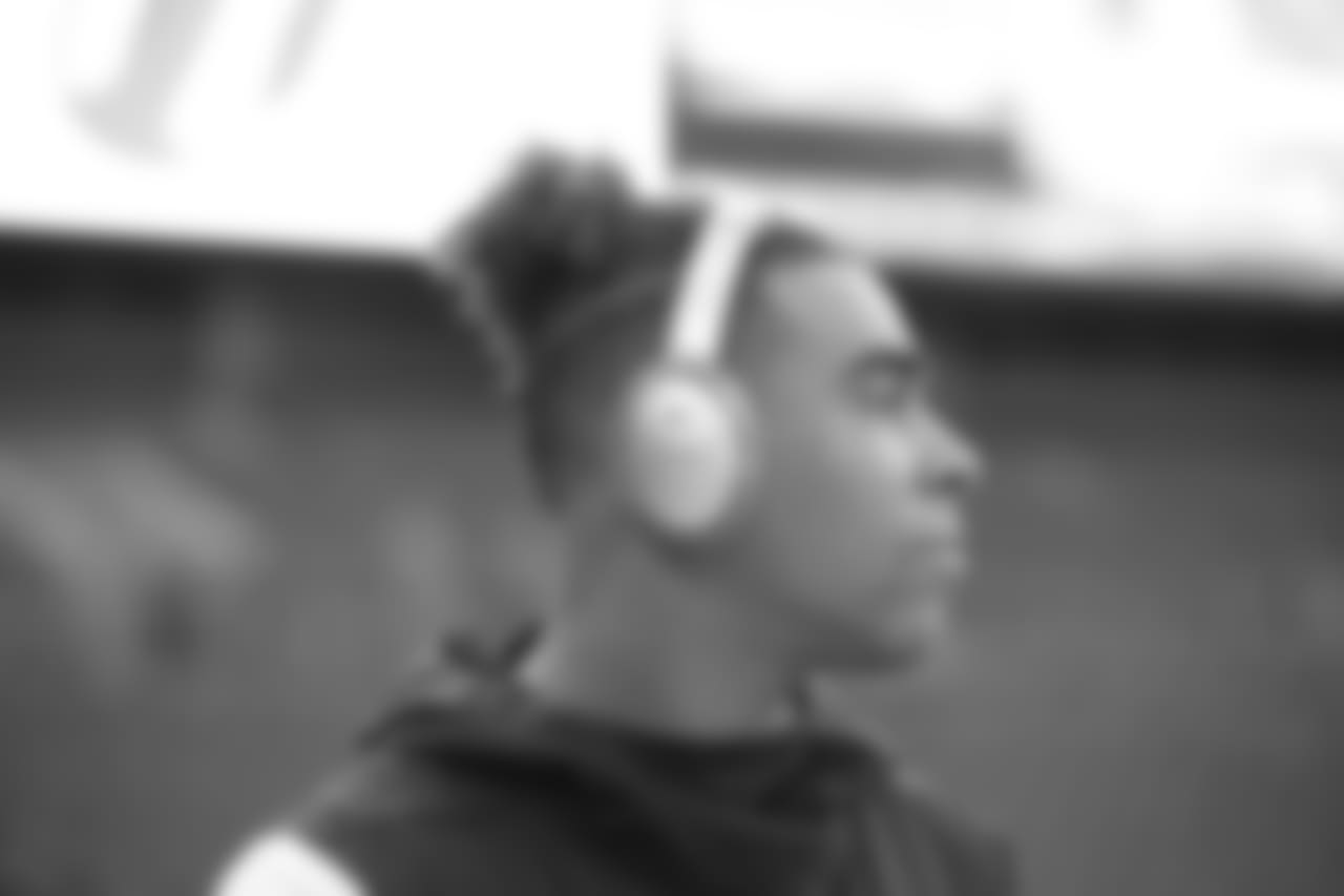 LB James Onwualu