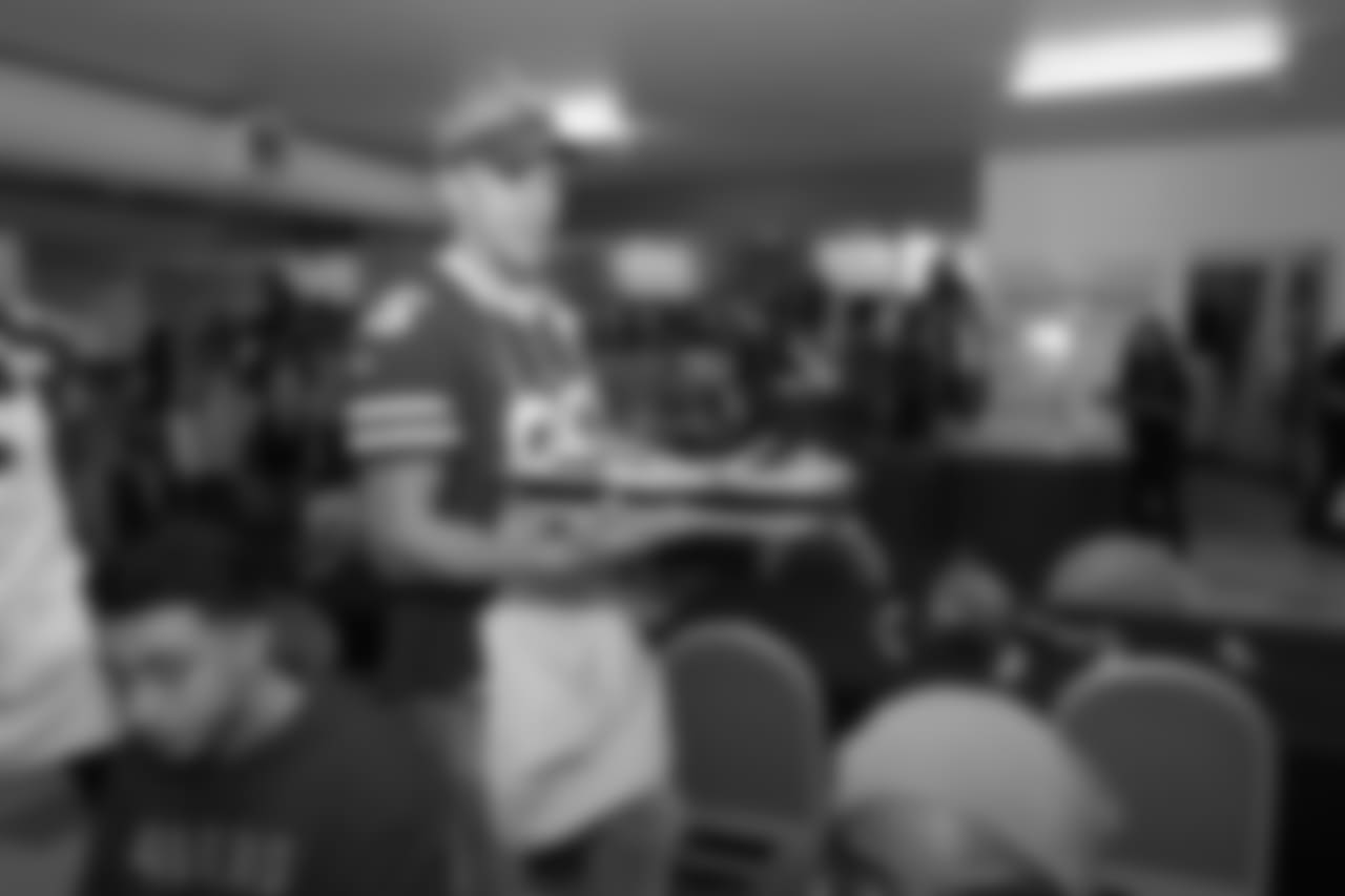 49ers and CityTeam Serve Thanksgiving Dinner