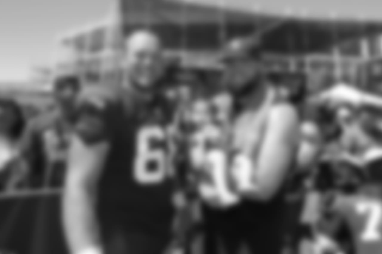 OL Mike Person and OL JP Flynn
Day 9: Help A Mother Out, House of Grace, Heritage House, Next Door Solutions, WANDA and Oakland Elizabeth House Hosted by Offensive Line