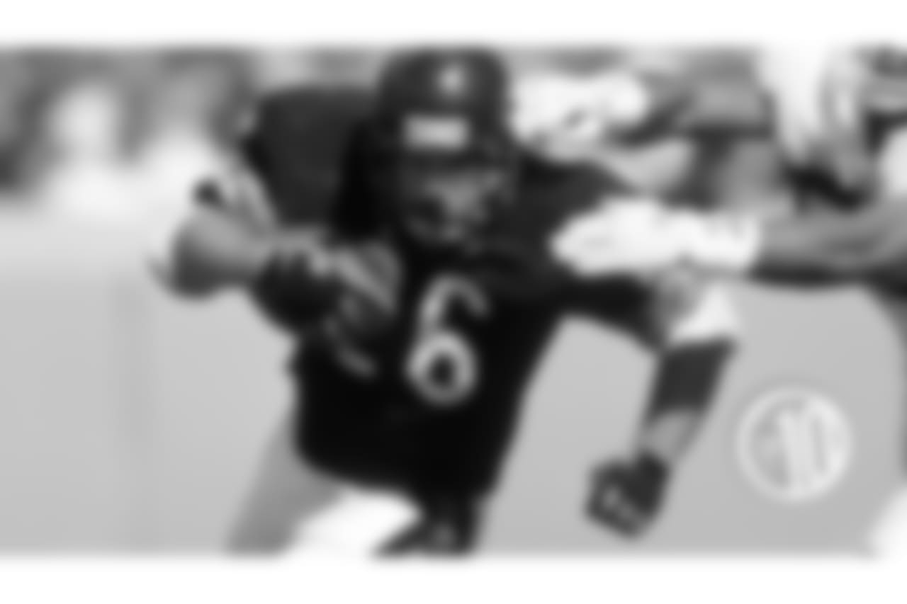 4. Matt and Steve Suhey
Matt played his entire 10-year NFL career as a Bears fullback from 1980-89, while his dad Steve was a guard for the Steelers in 1948-49.