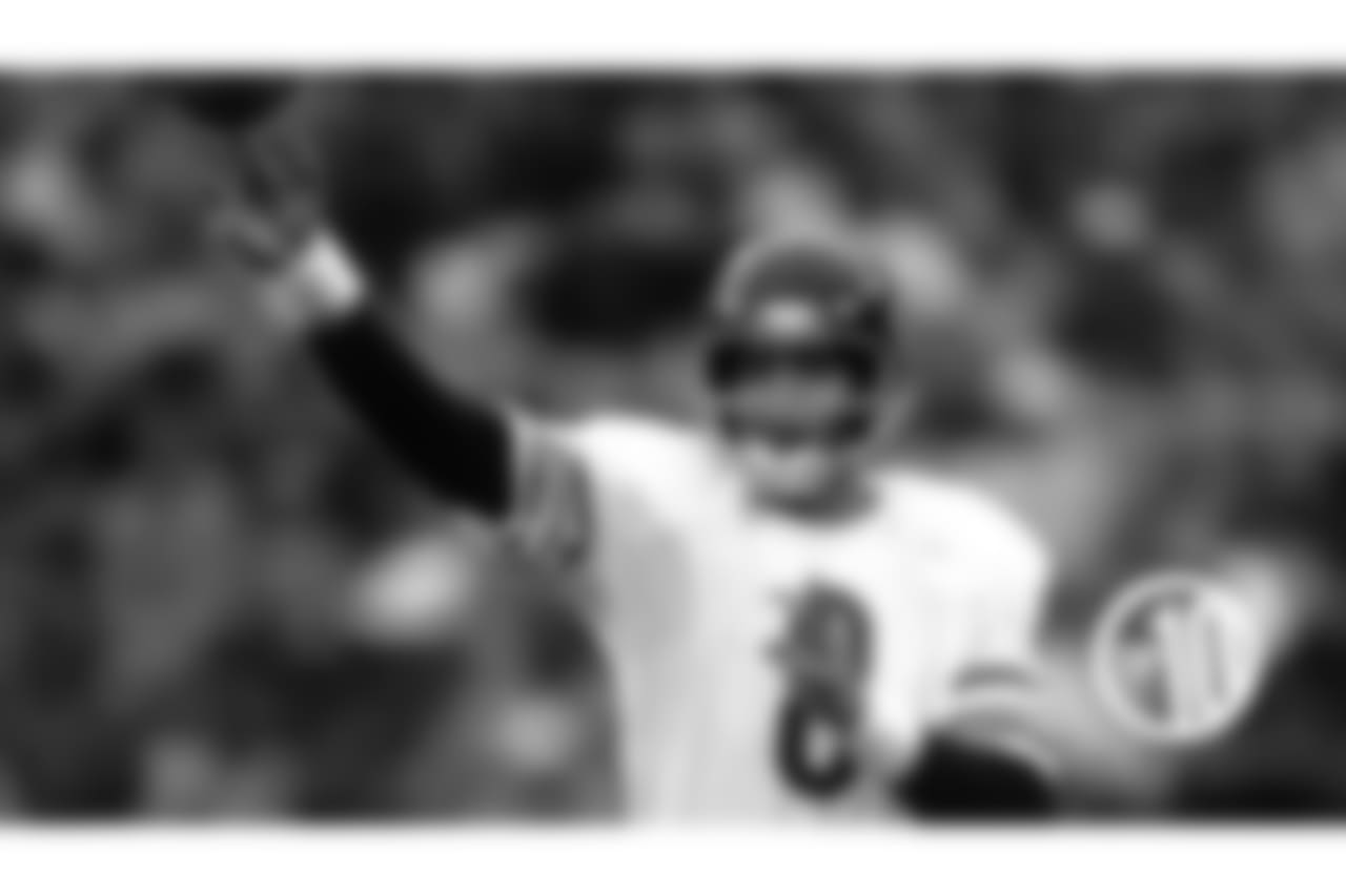 4) Bears 23, Lions 17 (OT)
Nov. 27, 1980 in Detroit
On Thanksgiving Day 1980 at the Pontiac Silverdome, Bears quarterback Vince Evans scrambled for a 4-yard touchdown to tie the game as time expired in the fourth quarter and Dave Williams followed by returning the overtime kickoff 95 yards for the game-winning TD.
Scoring 13 points on three consecutive plays—including Bob Thomas' game-tying extra point with :00 showing on the scoreboard—was especially stunning after the Bears had mustered only three points through the first three quarters.