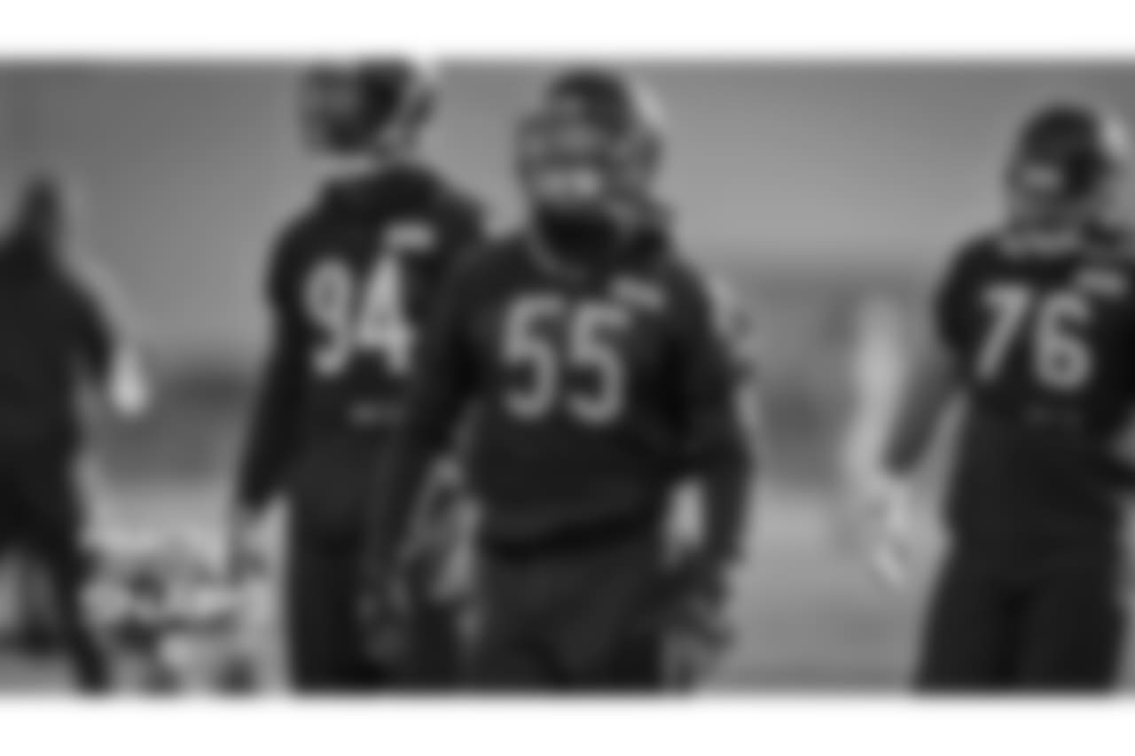 LB Josh Woods