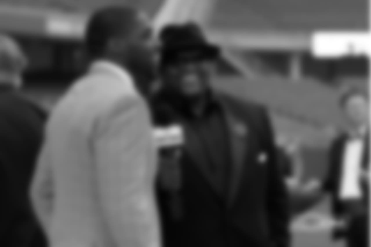 OLB Sam Acho