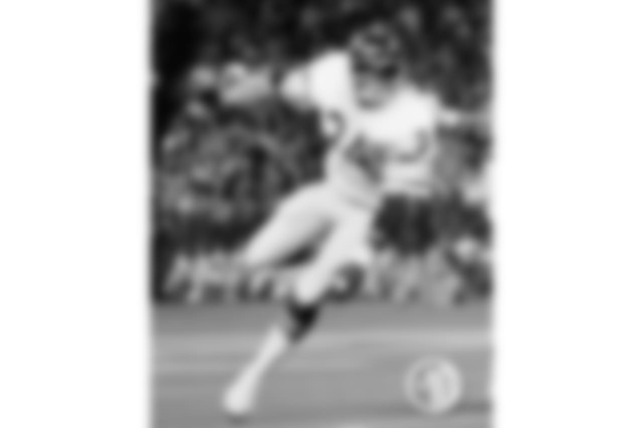 Payton gained 196 yards from scrimmage (134 rushing, 62 receiving) while scoring a touchdown in a blowout win over New Orleans.