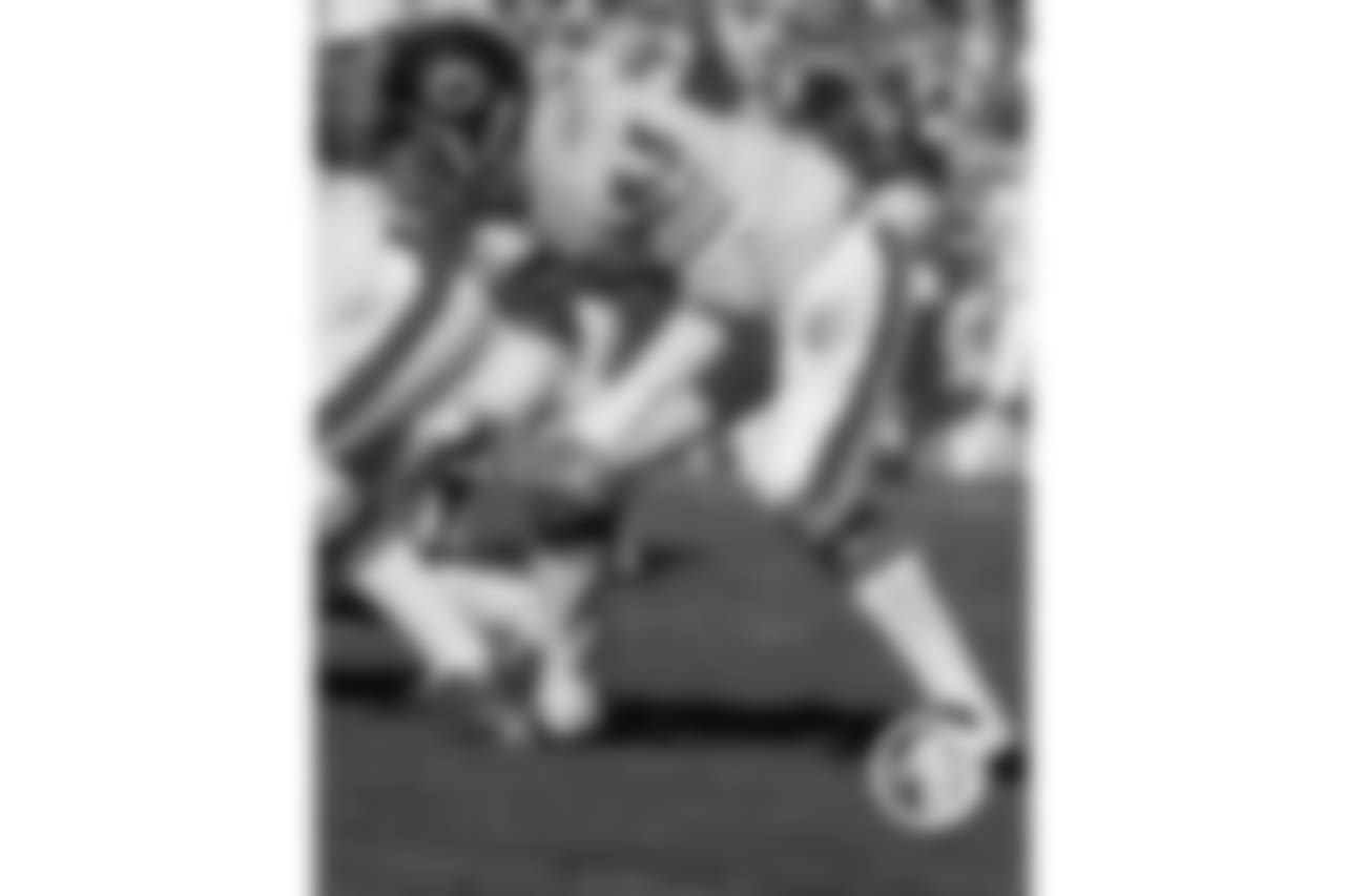 6. Doug Buffone: Buffone played 14 seasons in Chicago, tied for second most with linebacker Bill George behind long-snapper Patrick Mannelly (16). Buffone was a playmaker whose 24 career interceptions are the most in Bears history by a linebacker.