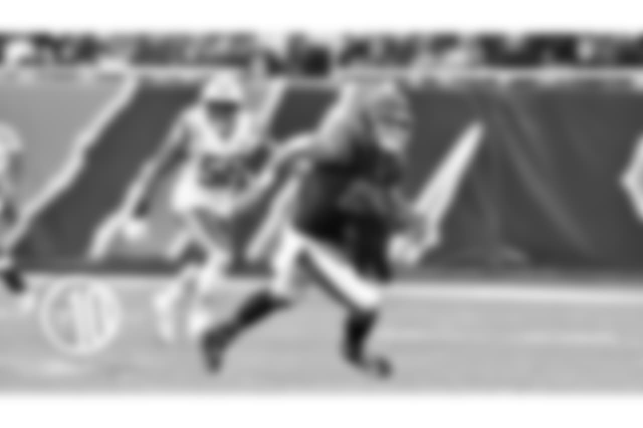 9. Bears sign tight end Trey Burton:
A reserve with the Eagles, Burton has thrived as the Bears’ No. 1 tight end, catching 49 passes for 536 yards and six touchdowns, second most on the team.