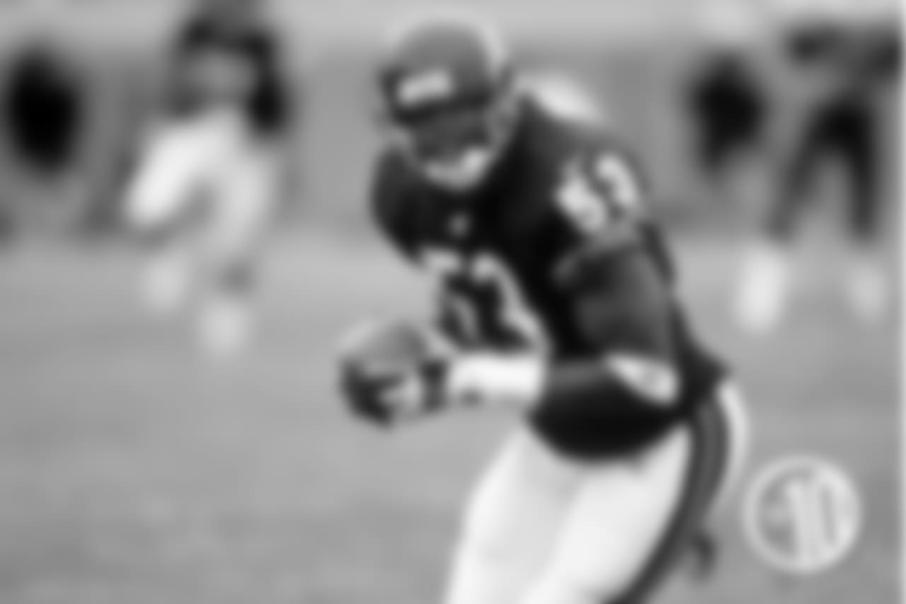 10. Warrick Holdman: Holdman played five seasons with the Bears, registering 3.5 sacks and seven forced fumbles. He was also strong in run support.