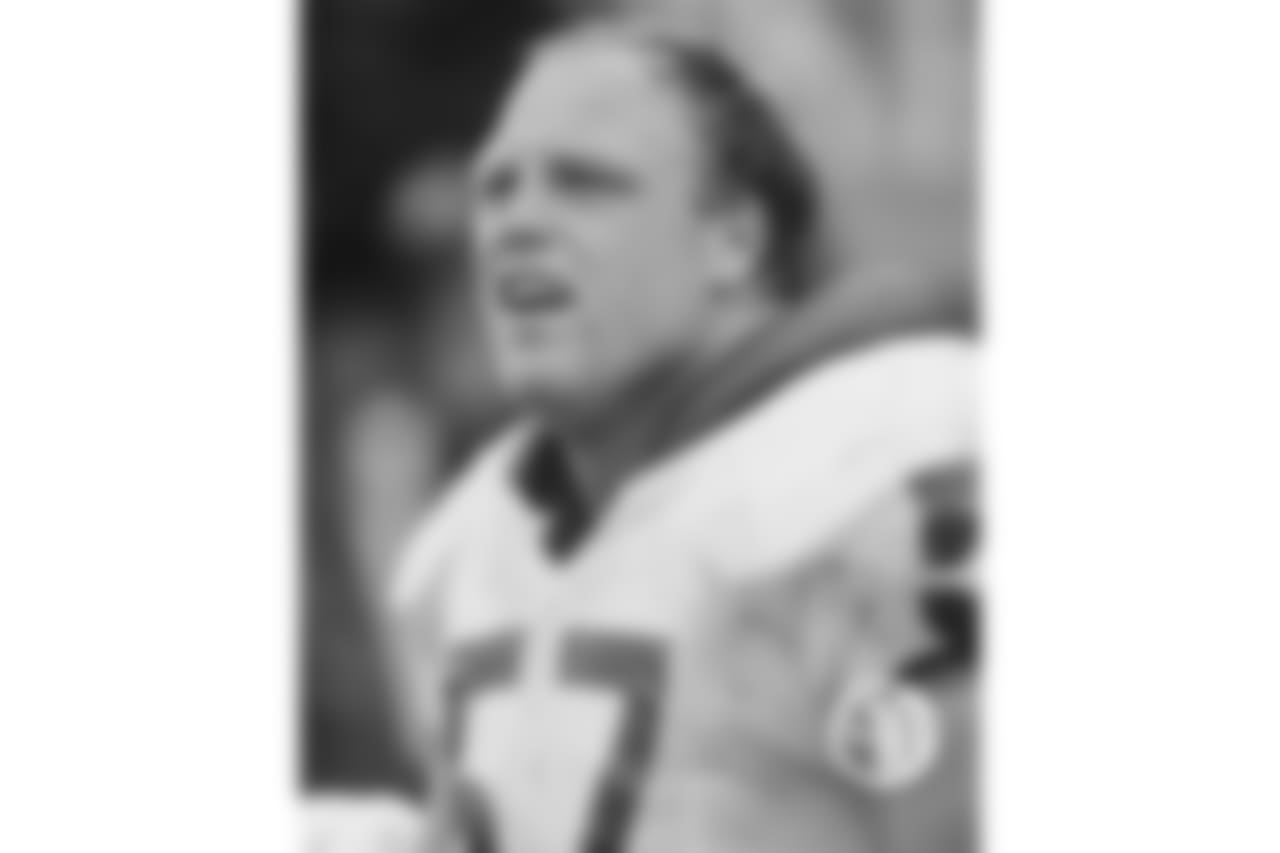 1. Tom Thayer: Thayer was a key member of some of the best offensive lines in NFL history, appearing in 123 games with 120 starts over eight seasons with the Bears from 1985-92.