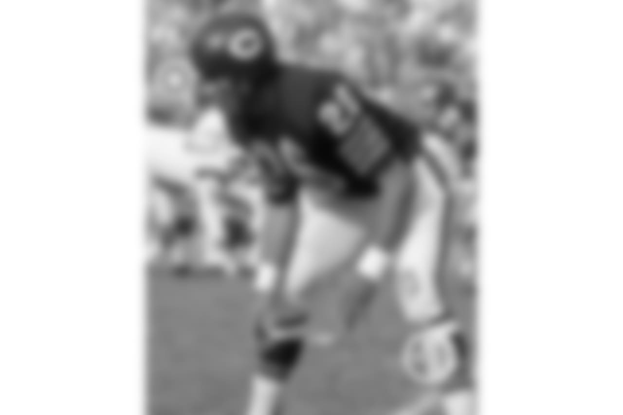 9. RB-CB Bennie McRae / Michigan 1959-1961, Bears 1962-1970. A track star and running back in college, McRae switched to play defensive back as a pro. He recorded 27 career interceptions with the Bears, including four returned for touchdowns. In 2002, McRae was inducted into Michigan's Athletic Hall of Honor.