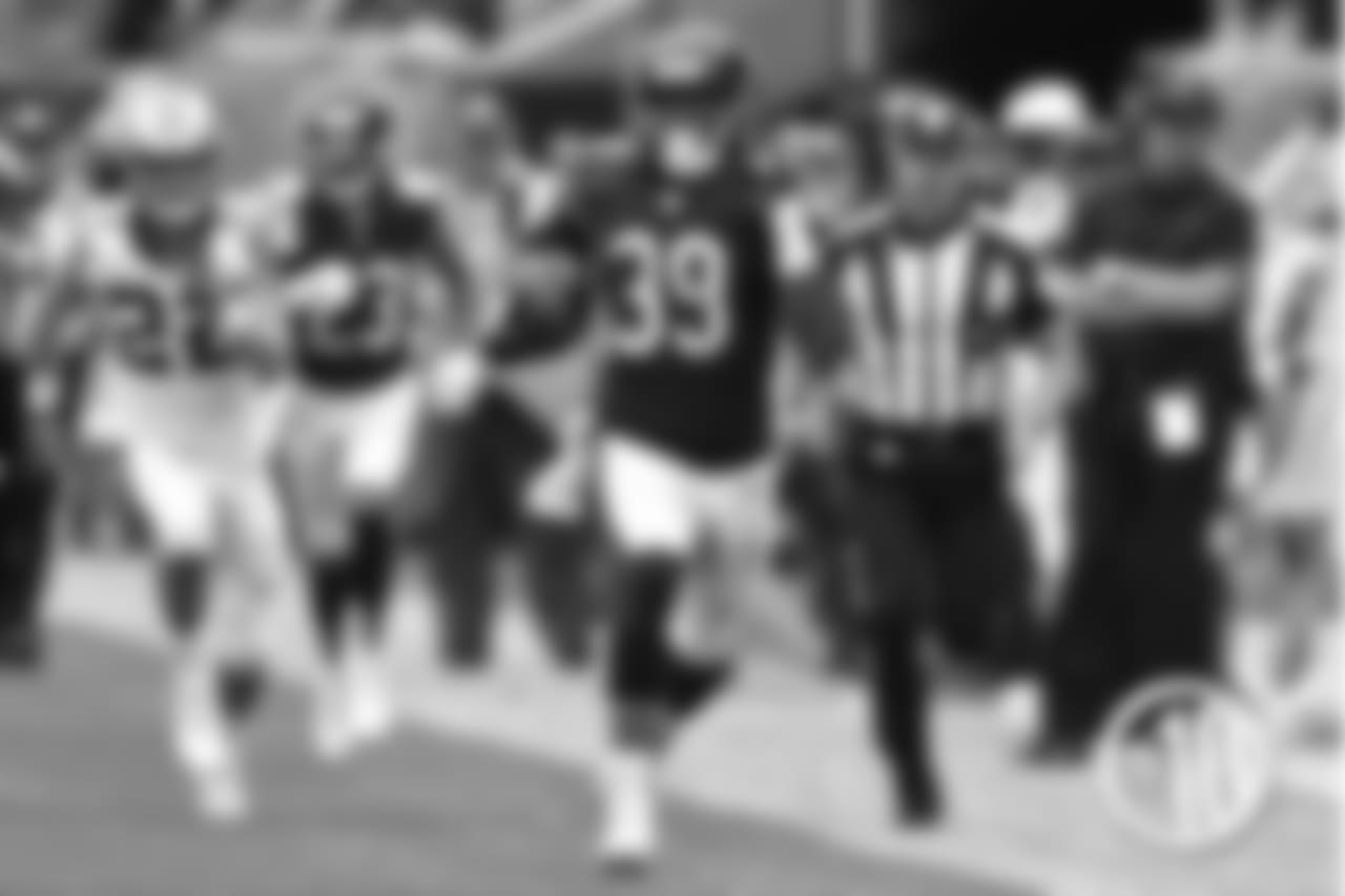 With both a fumble recovery and interception, Jackson became the first player in NFL history with two defensive scores of more than 75 yards in a game.