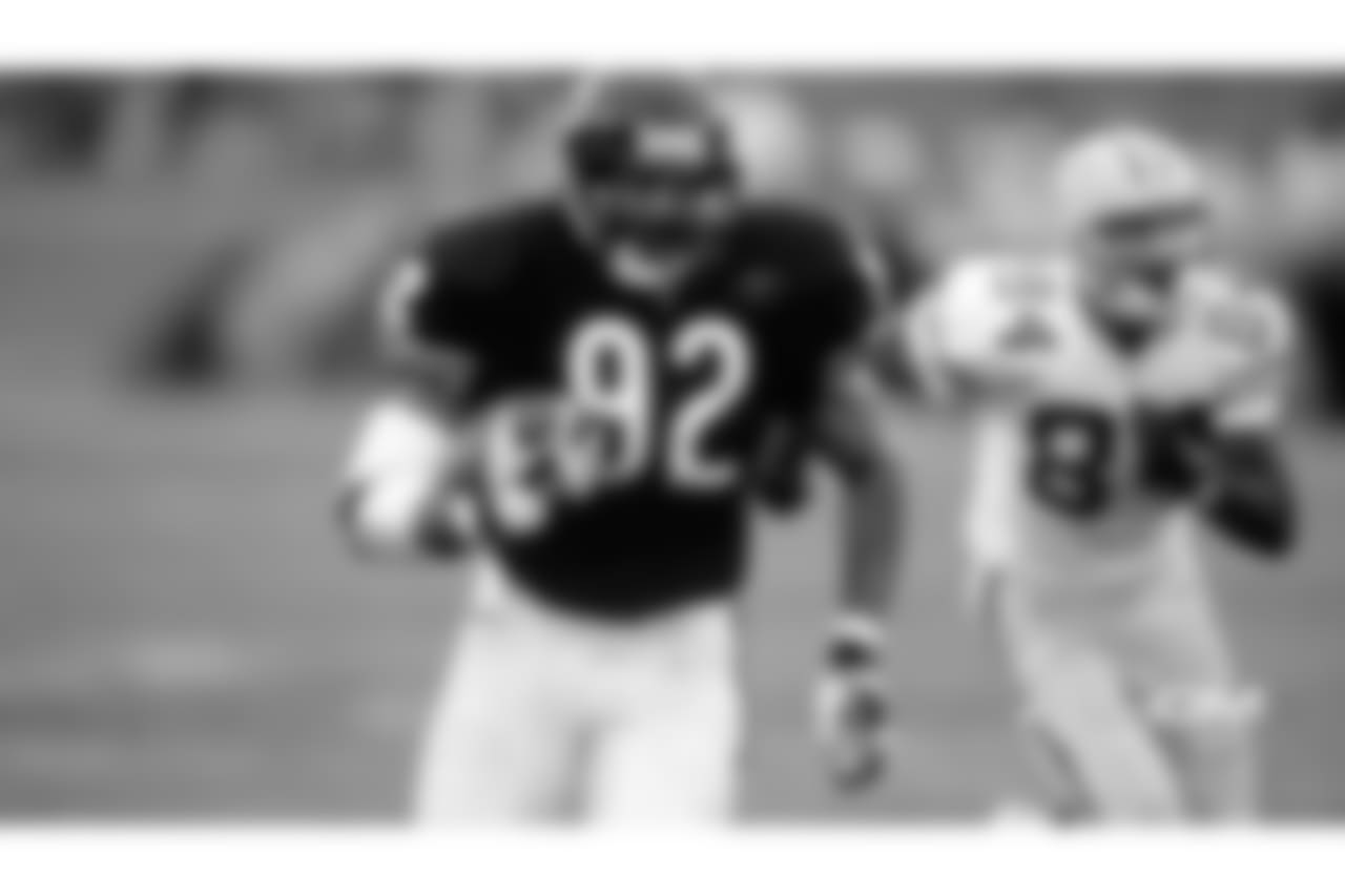 1997: LB Barry Minter