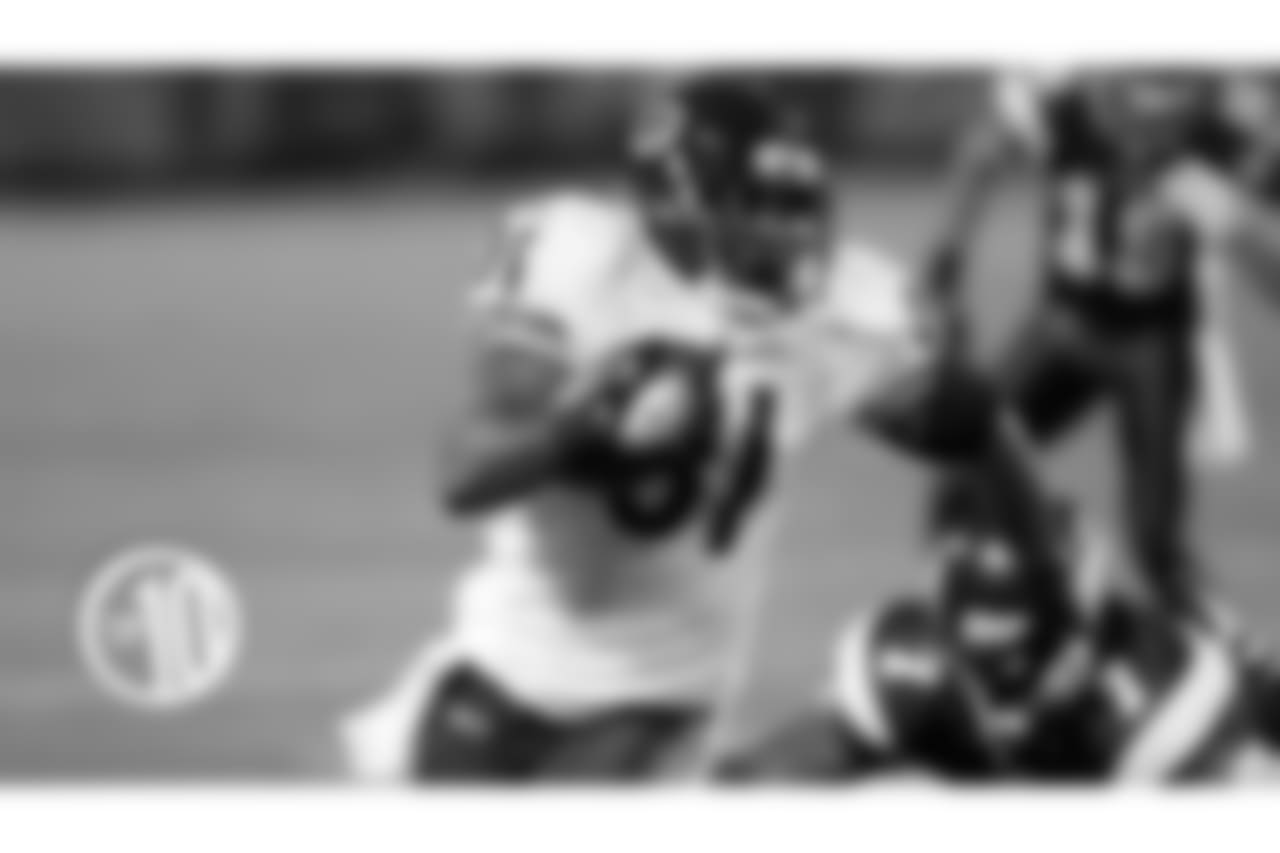 (4) Nathan Vasher
Nicknamed “The Interceptor,” Vasher picked off 19 passes in six seasons with the Bears, including a career-high eight when he was voted to the Pro Bowl in 2005.