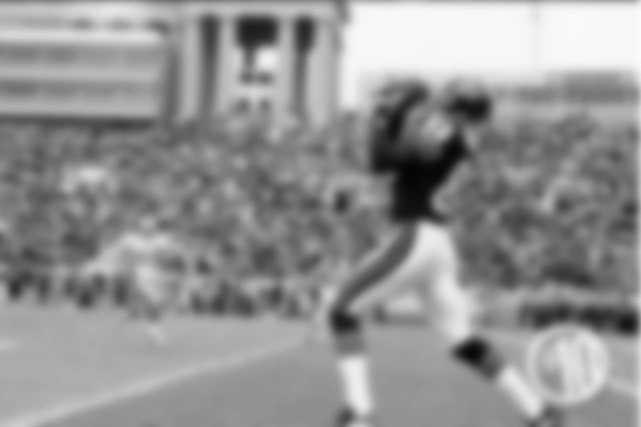 5. Marcus Robinson: Robinson caught 187 passes for 2,695 yards and 20 touchdowns in 51 games with 28 starts from 1998-2002. He set a franchise single-season record that has since been broken with 1,400 yards and nine touchdowns on 84 receptions in 1999.