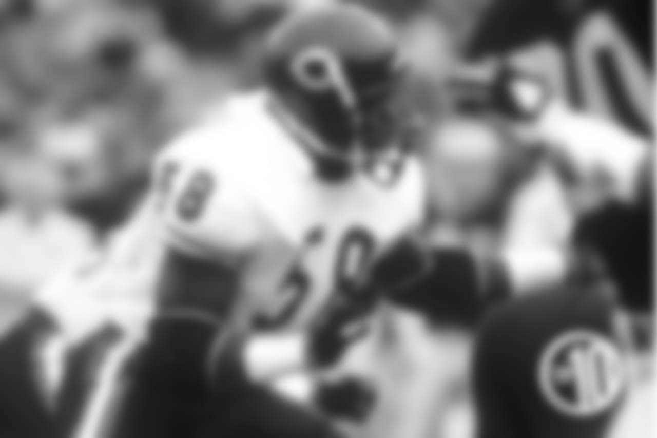 8. Wilber Marshall
A devastating hitter—just ask Joe Ferguson—Marshall played only four seasons with the Bears, but he was voted to two Pro Bowls and was selected first-team All-Pro in 1986.