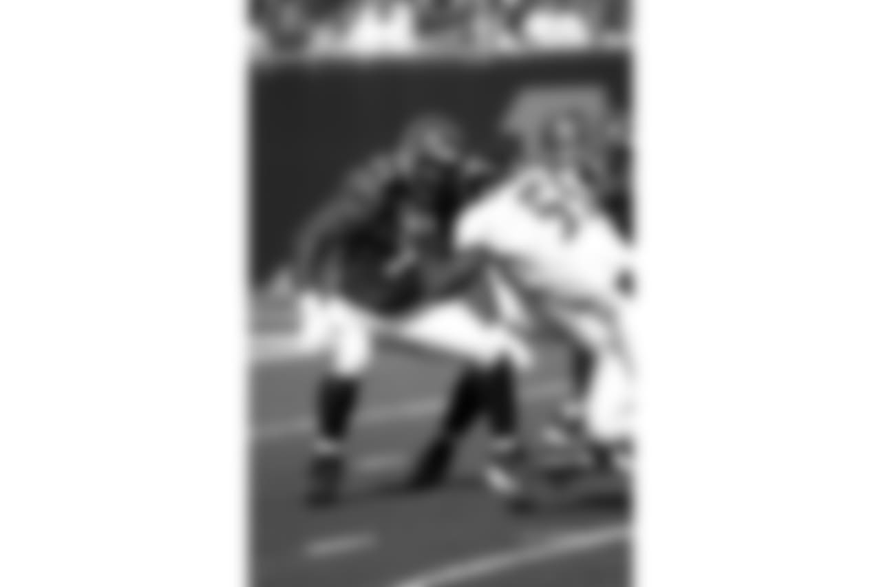 Willie Anderson going in pass protection during a 2004 game against Baltimore.