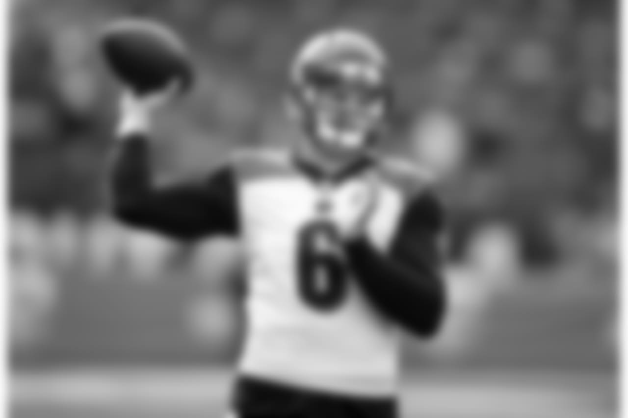 Cincinnati Bengals quarterback Jeff Driskel throws before the start of an NFL football game against the Los Angeles Chargers Sunday, Dec. 9, 2018, in Carson, Calif. (AP Photo/Jae C. Hong )