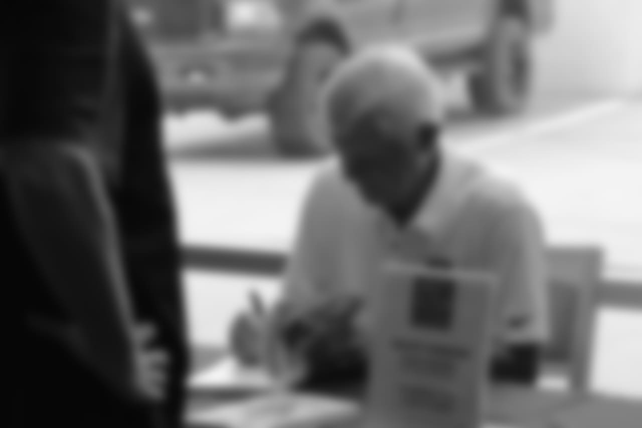 181004-anderson_signing