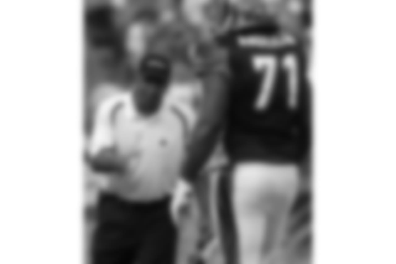Cincinnati Bengals head coach Marvin Lewis congratulates tackle Willie Anderson (71) as he leaves the field, Sunday, Oct. 2, 2005, against the Houston Texans in Cincinnati. (AP Photo/David Kohl)