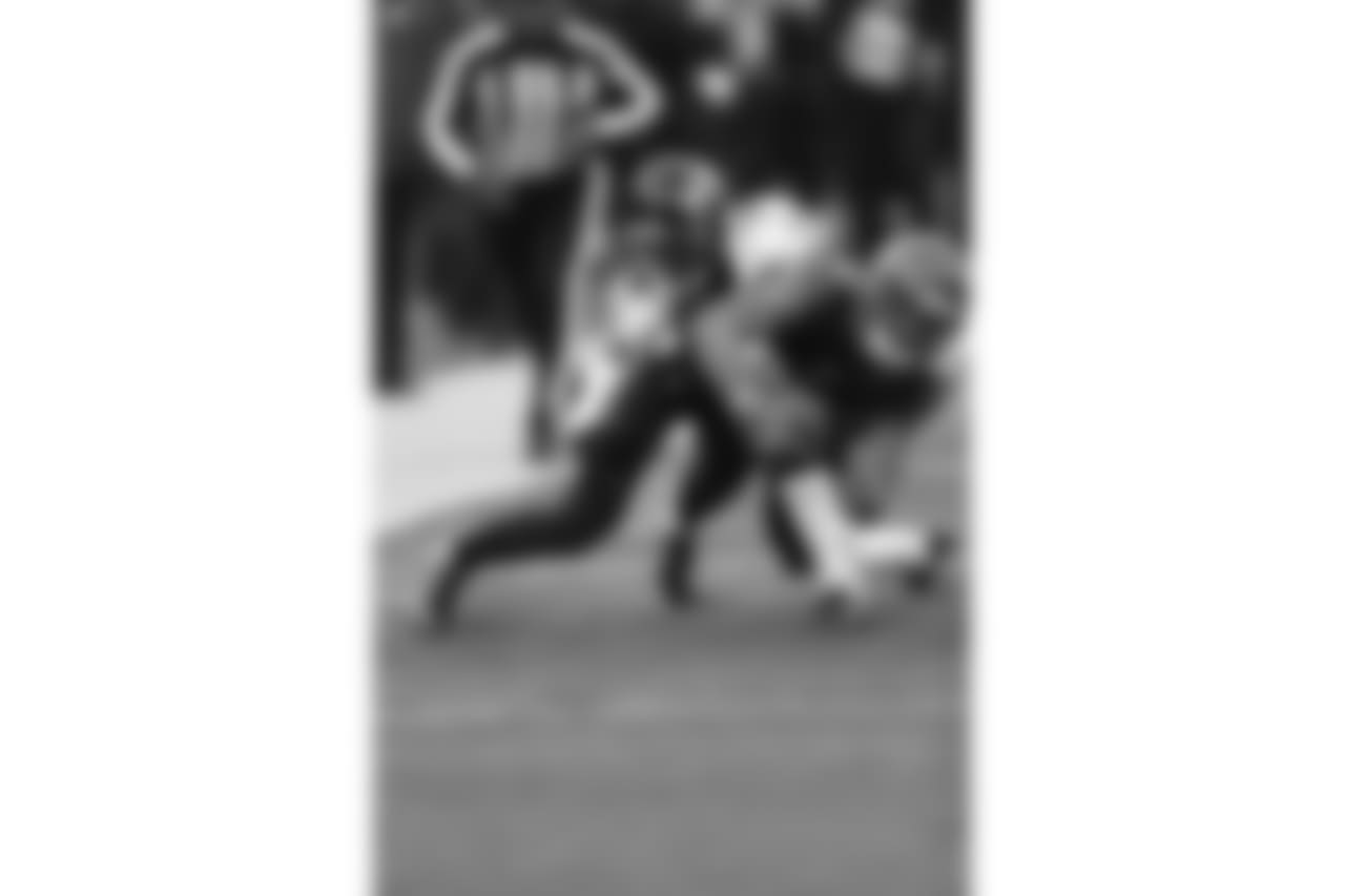Tyler Boyd stretches for a first down against Baltimore in 2016.