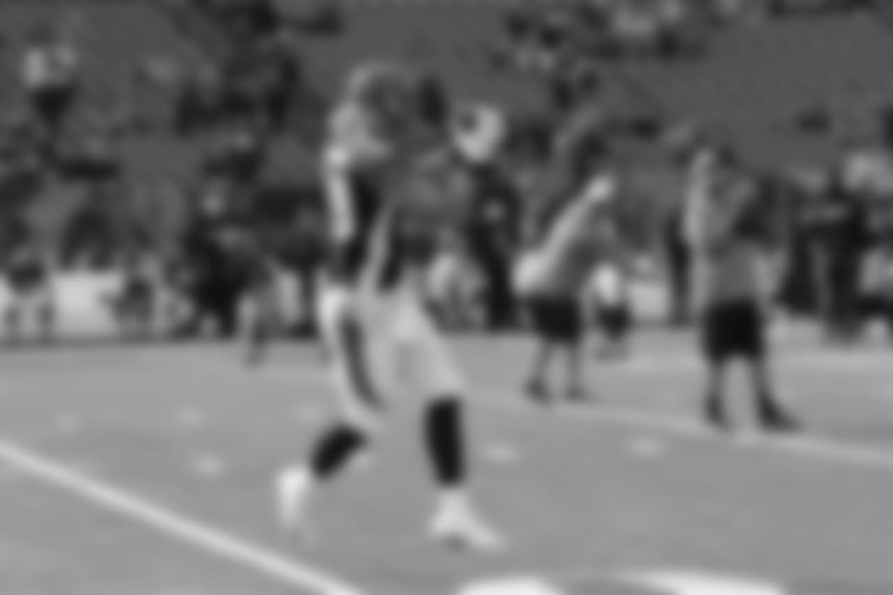 Matt Lengel warms up before the week 12 matchup against the Browns.