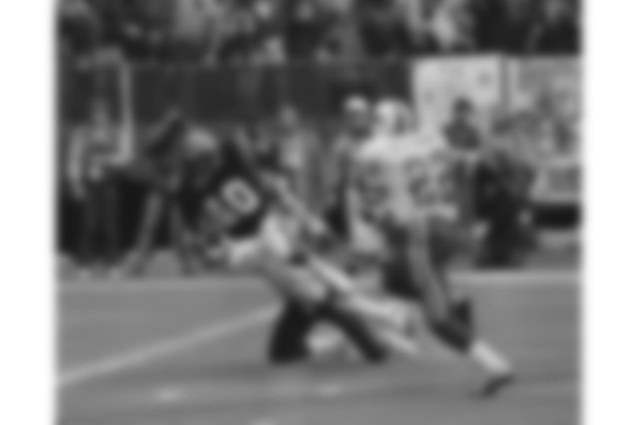 Cincinnati Bengals running back Charles Alexander (40) pushes ahead to score on a 20-yard gain against the Buffalo Bills, Sunday, Jan. 4, 1982, Cincinnati, Oh. Alexander scored two touchdowns as the Bengals won the AFC semifinal round playoff game, 28-21. Bills defender Steve Freeman (22) moves in to help a teammate. (AP Photo)