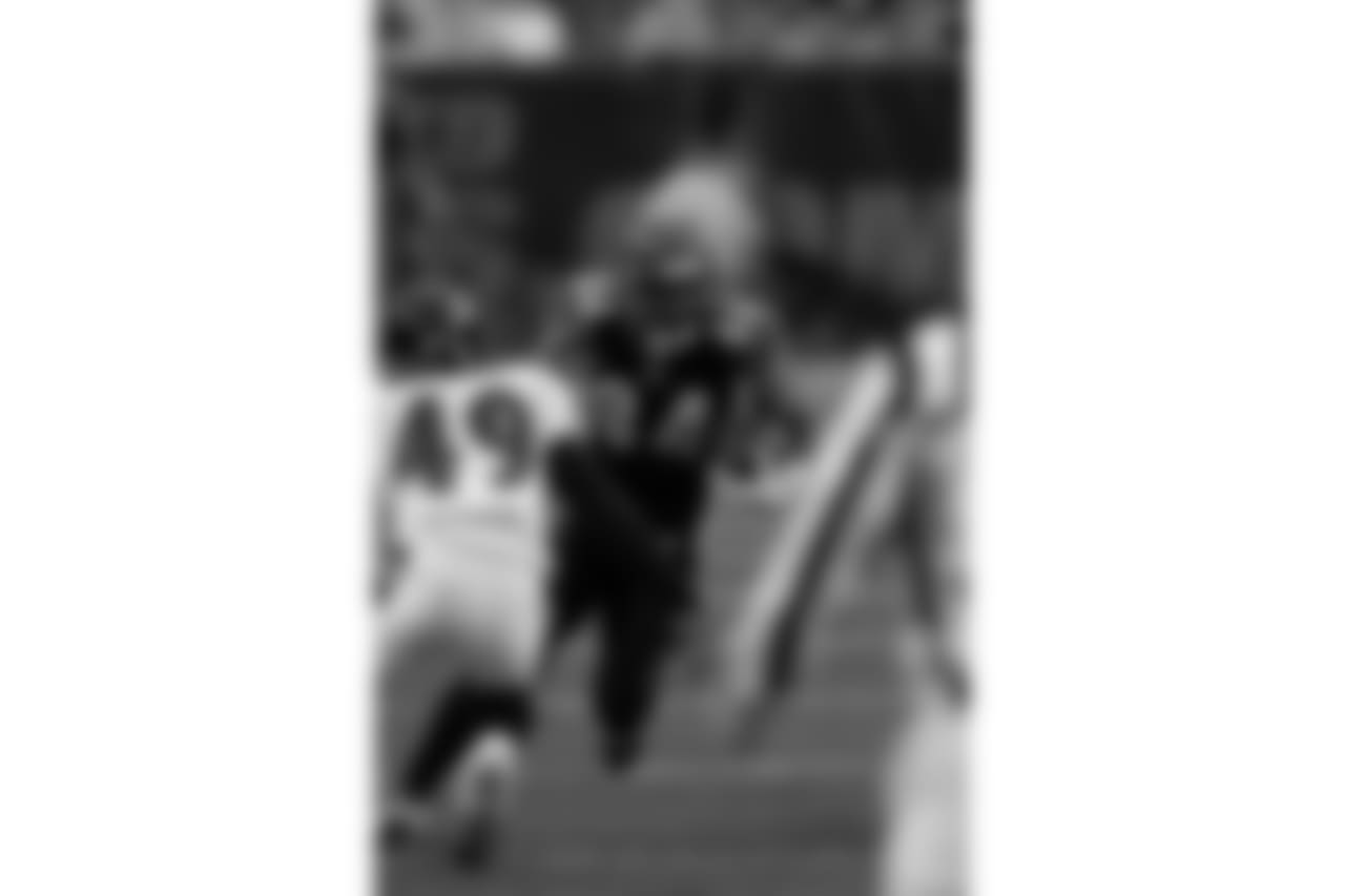 T.J. Houshmandzadeh turns up field during a 2015 game against Baltimore.