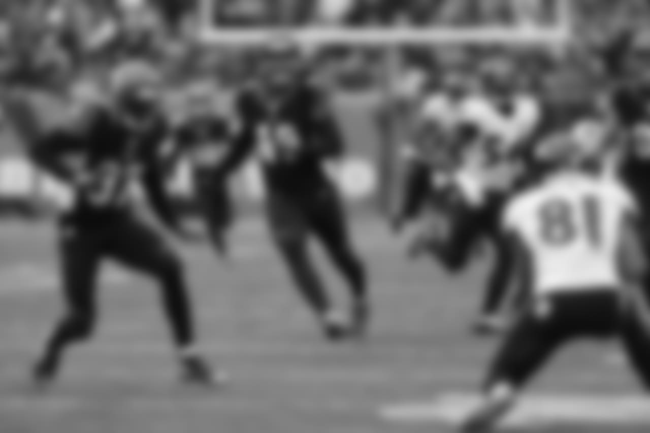 Clark Harris in punt coverage downfield during a 2015 game against Baltimore.
