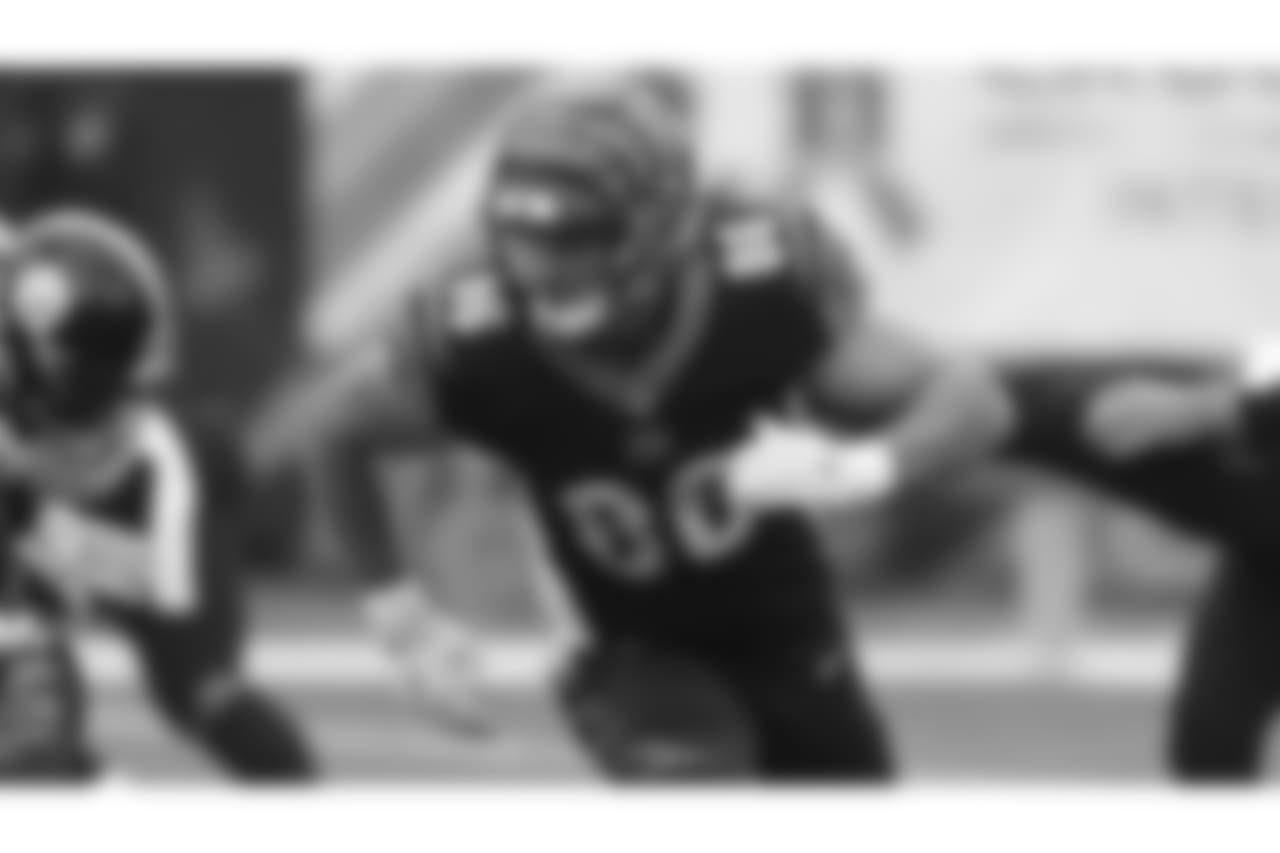 Mason Schreck runs a route against the Pittsburgh Steelers.