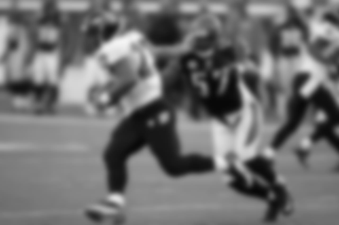 Dhani Jones makes a tackle during a 2009 contest against Baltimore.